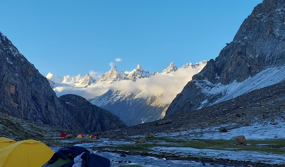 5N/6D Hampta Pass with Chandratal Trek | AdventuRush